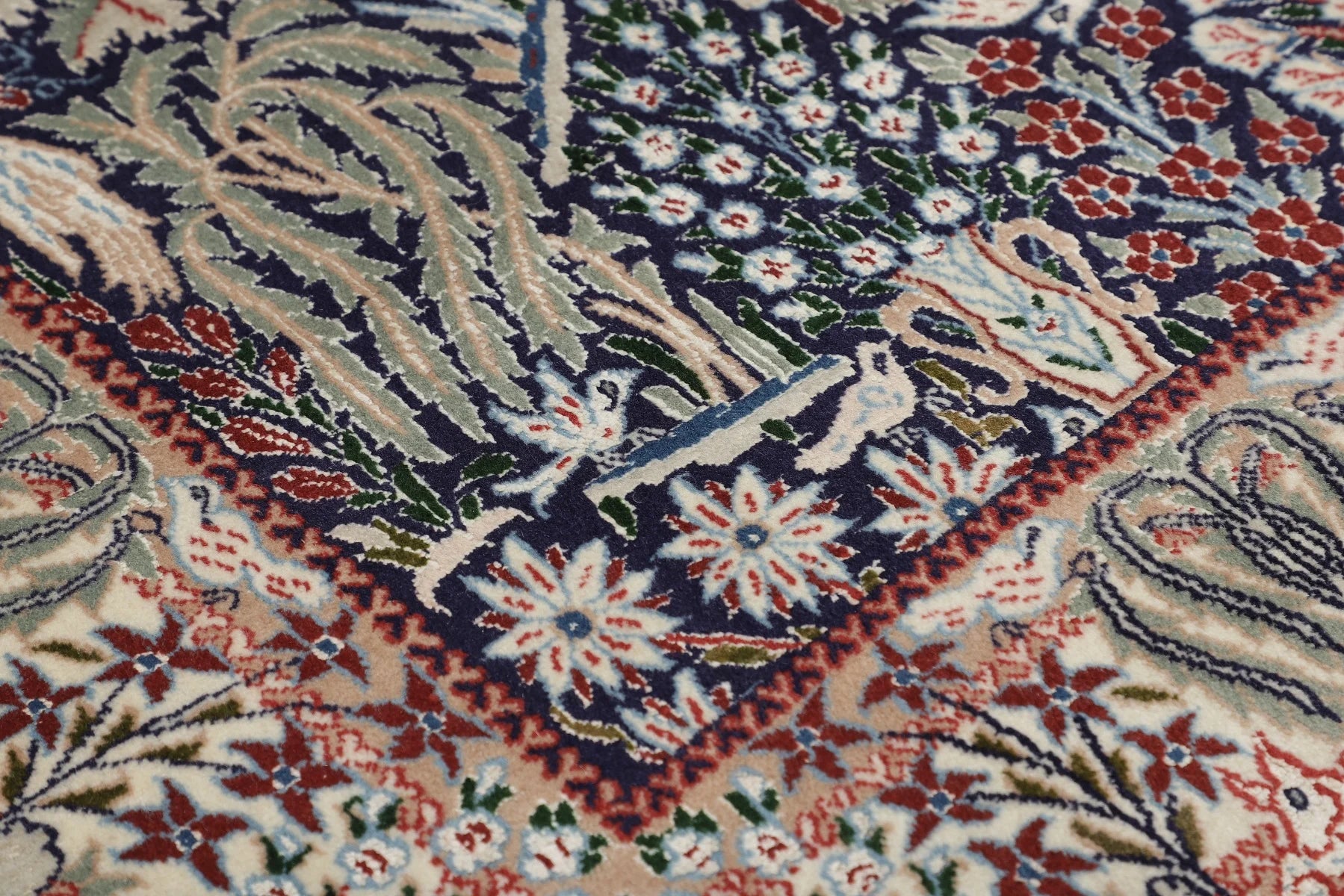 Fine Nain Med Silke 200x126