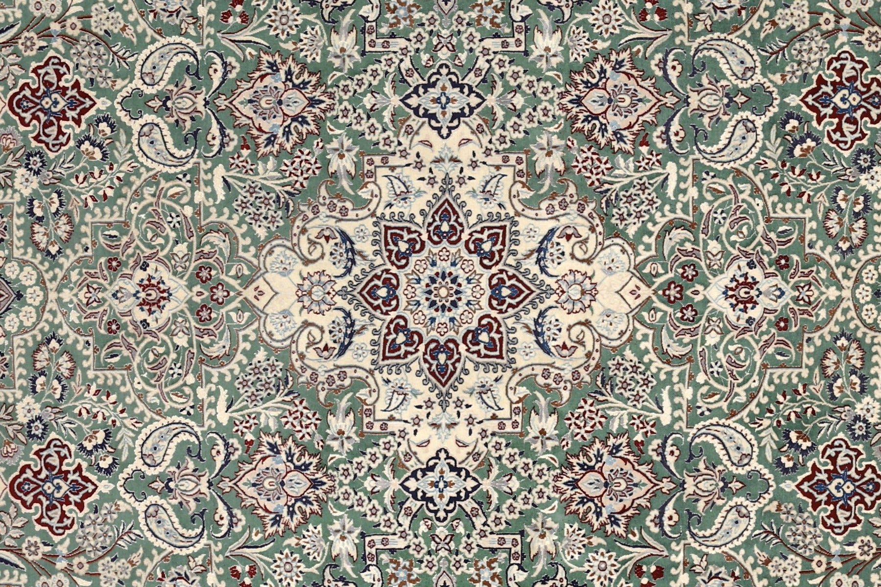 Fine Nain Med Silke 357x258