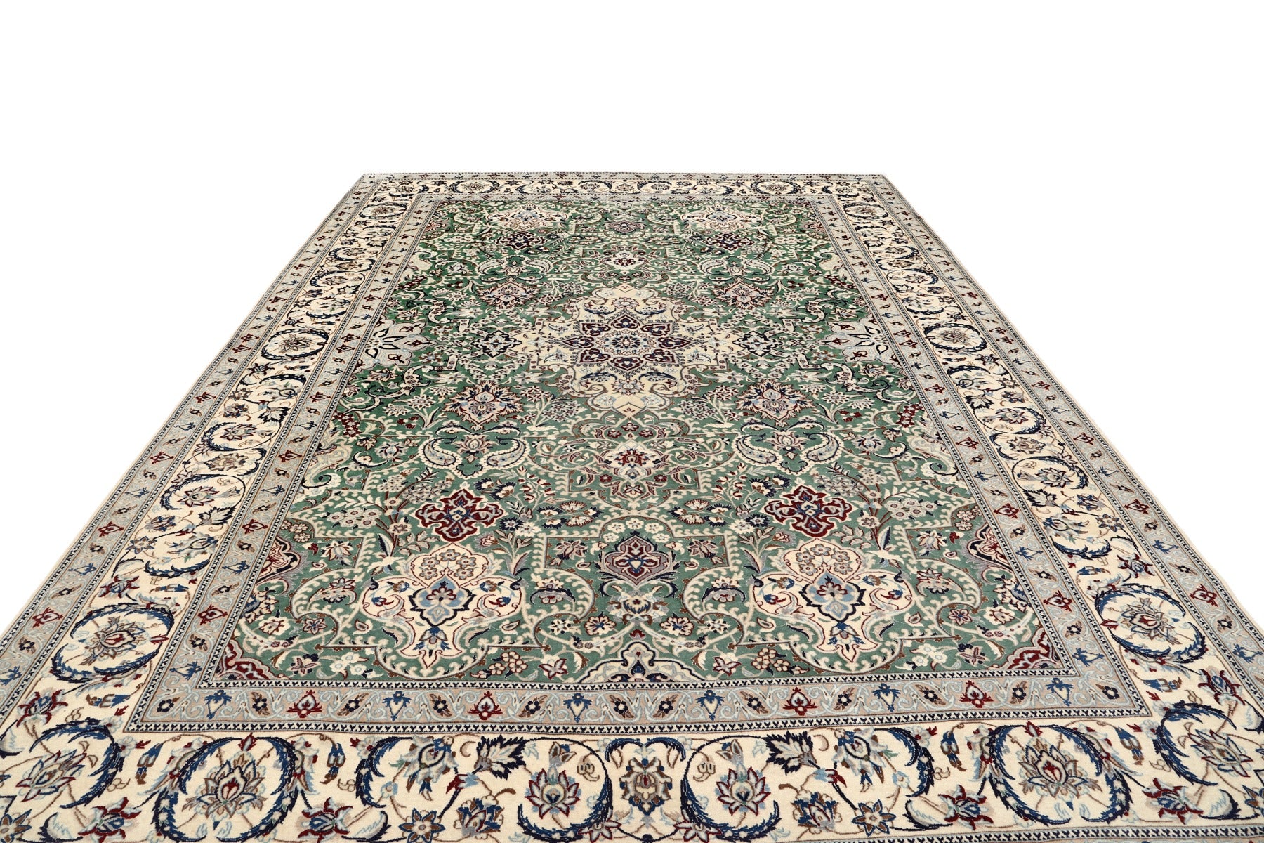 Fine Nain Med Silke 357x258
