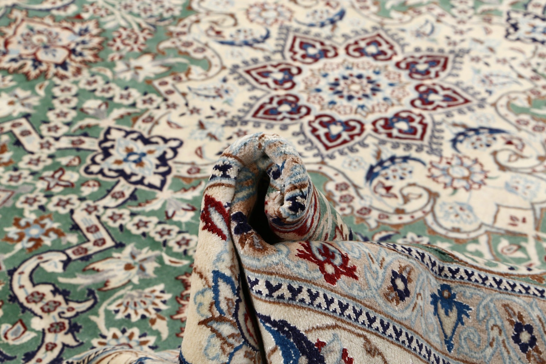 Fine Nain Med Silke 357x258