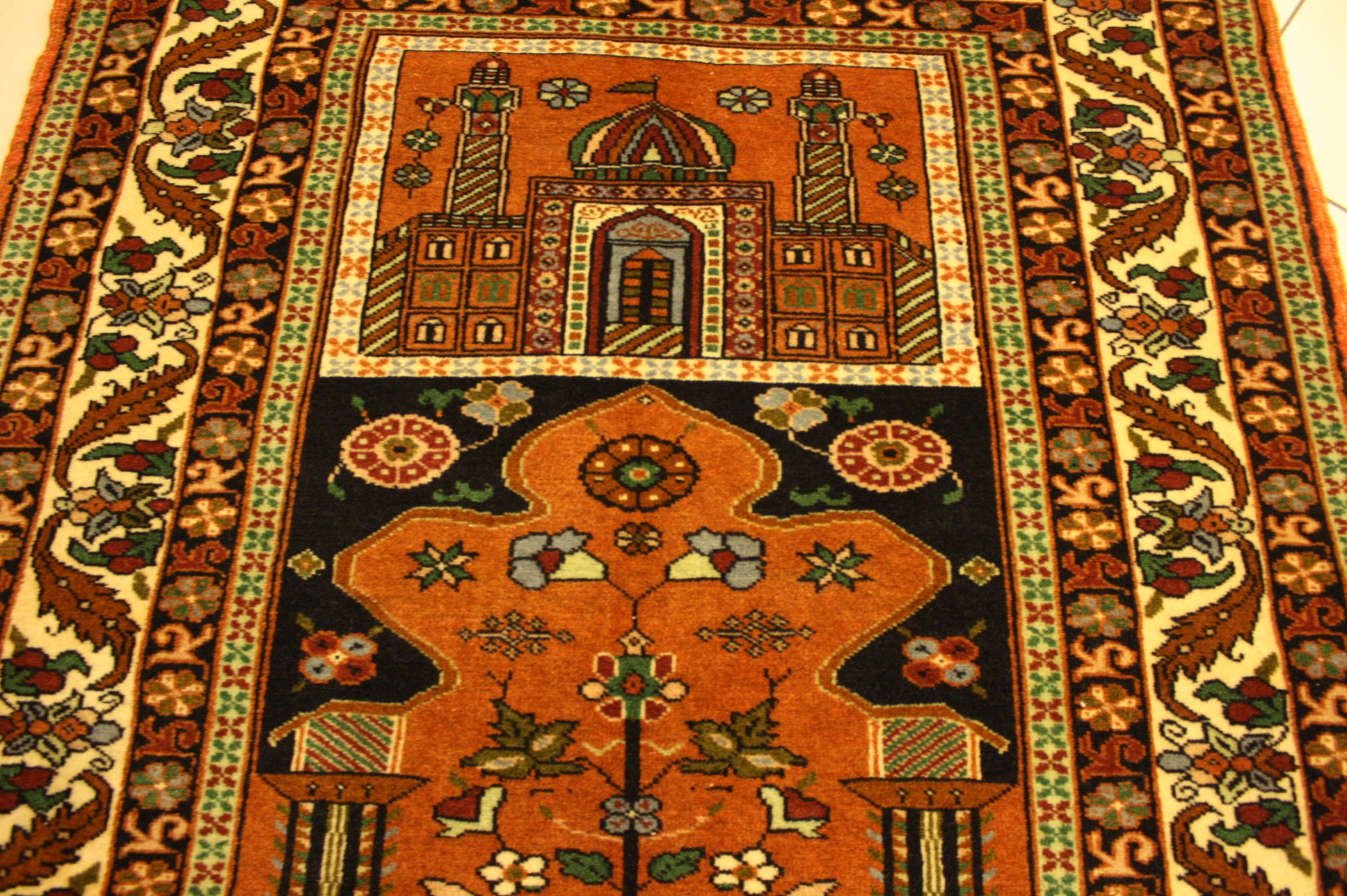 Fine figurativ bedeteppe 117x92